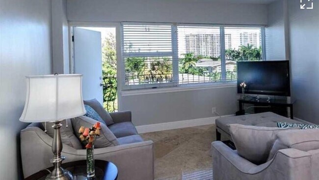 Foto del edificio - 3250 NE 28th St