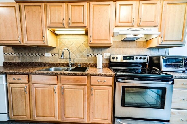 Building Photo - 2600 Brookwood Way Dr