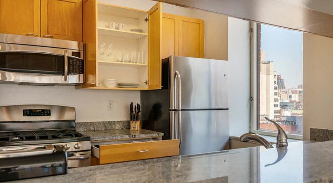 Foto del edificio - 308 W 50th St