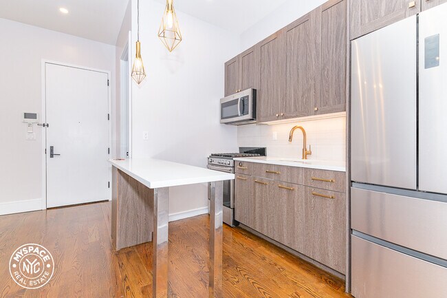Foto del edificio - 842 Madison St