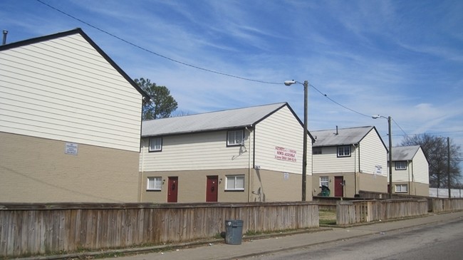 Building Photo - Lynnhaven Apartments