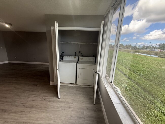 Building Photo - 2880 N Oakland Forest Dr