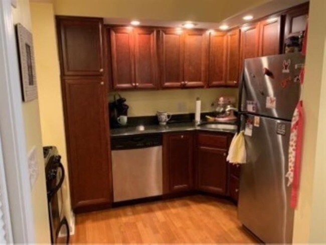 Building Photo - 904 Springbrook Cir