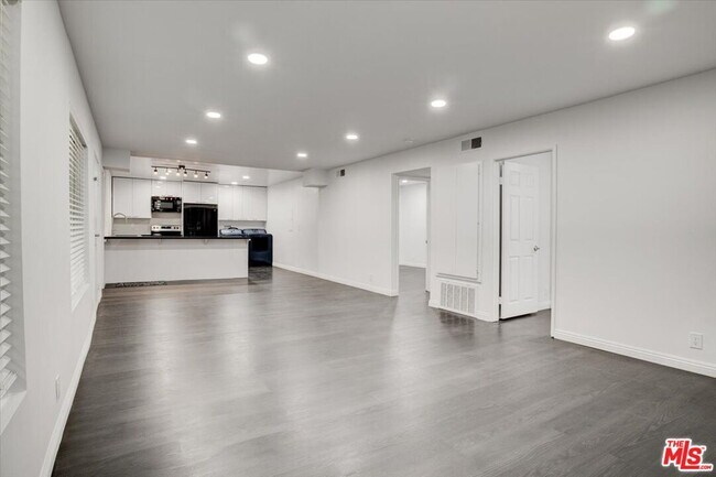 Building Photo - 2344 Fletcher Dr