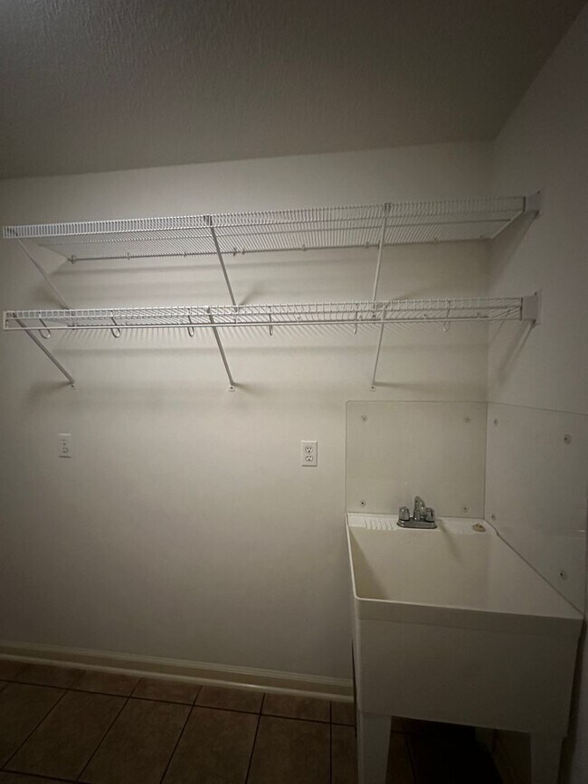 Foto del edificio - Enterprise Country Club!  Short Term Renta...