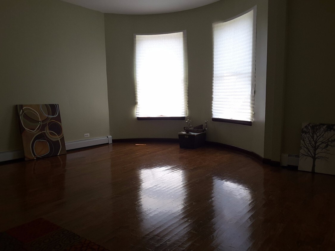 Primary Photo - 364 E 59th St