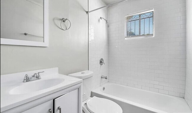 Building Photo - 1802 14th Ct N