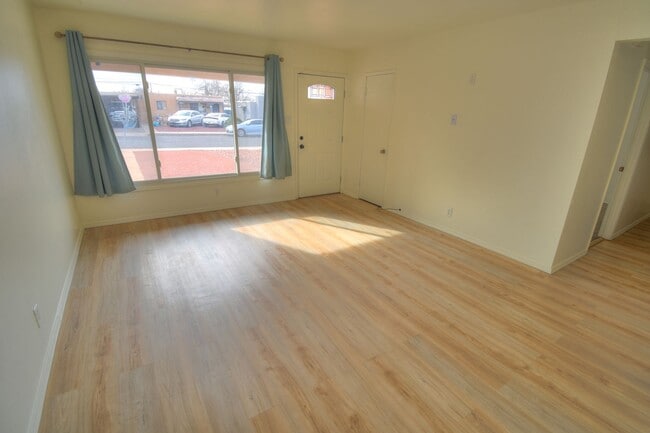 Foto del edificio - NE Heights 3 Bedroom Home Available----- NOW