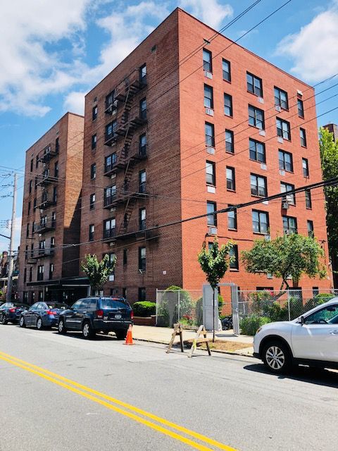 Building Photo - 2330 Voorhies Ave