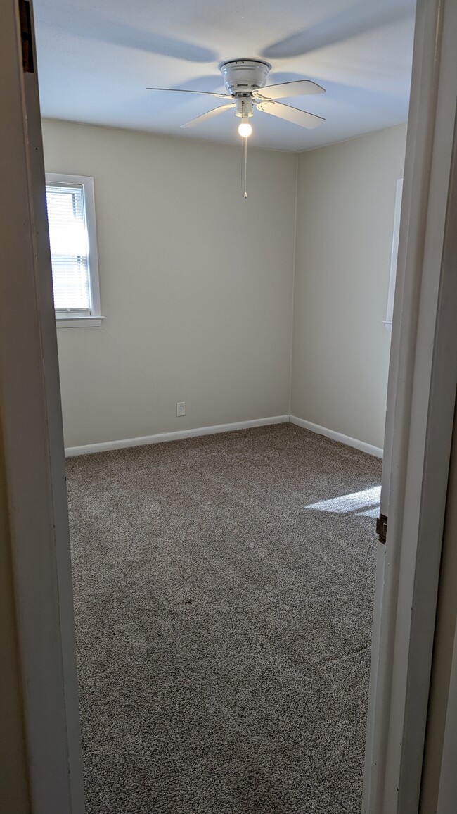 Foto del edificio - 2415 N Perry Ave