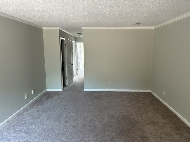 Building Photo - Beautiful Mountain Views | 2 Bed | 1.5 Bath | Pool Access | $1,250/mo