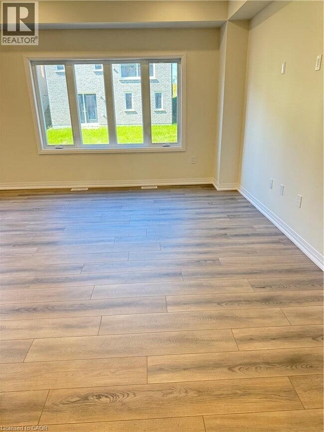 Building Photo - 553 Balsam Poplar St