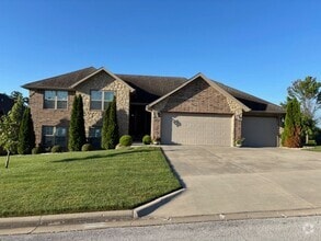 Building Photo - 856 E Beechwood Rd