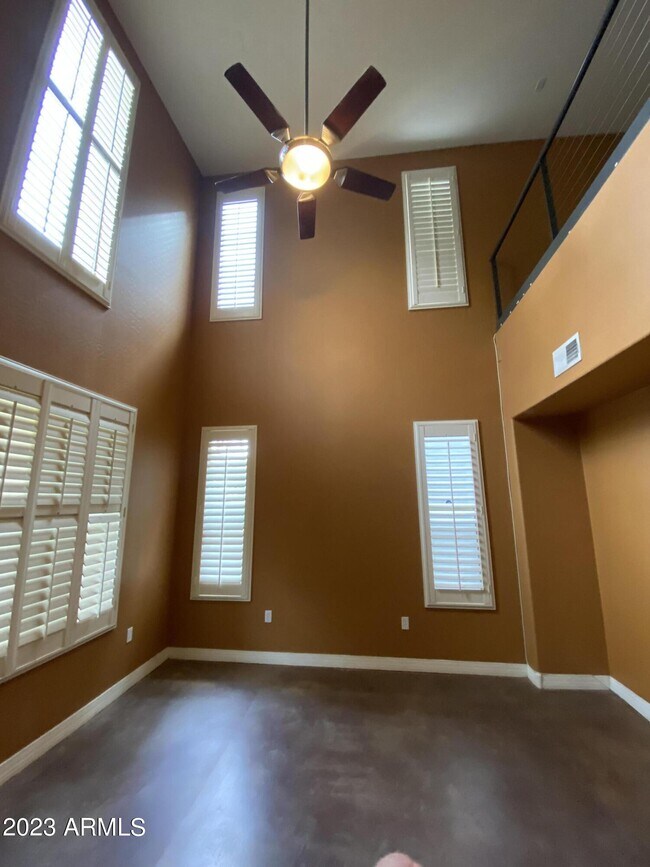 Foto del edificio - 615 E Portland St