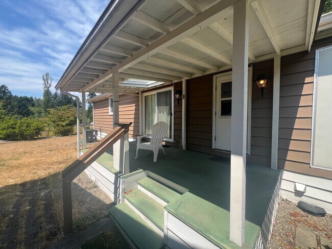 Foto del edificio - Three Bedroom Rental Home on Acreage! Pets Okay! Available Now!