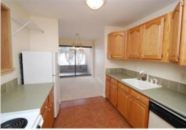 Kitchen - 2132 Pauline Blvd