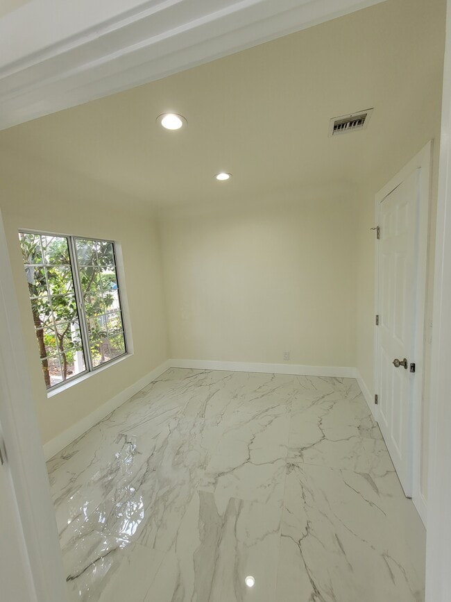 Building Photo - 10175 Laurel Canyon Blvd