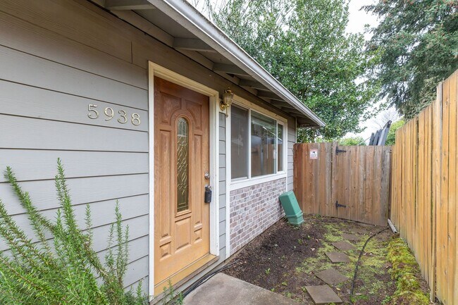 Foto del edificio - 5930-5940 NE 60th Ave