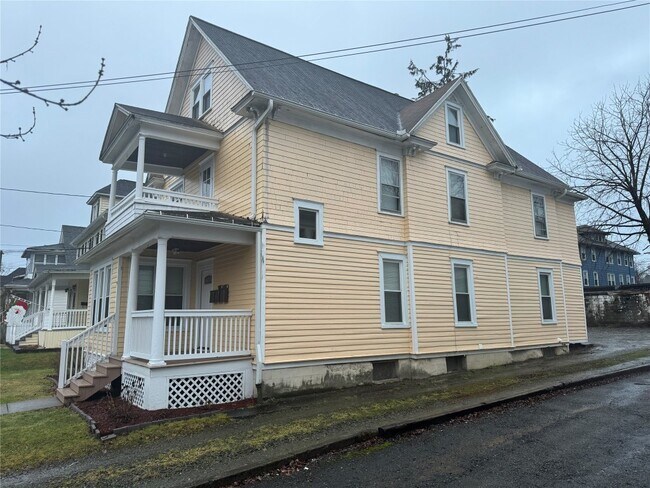 Building Photo - 9 Minden Ave