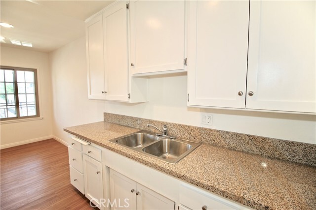 Foto principal - 6951 Simpson Ave