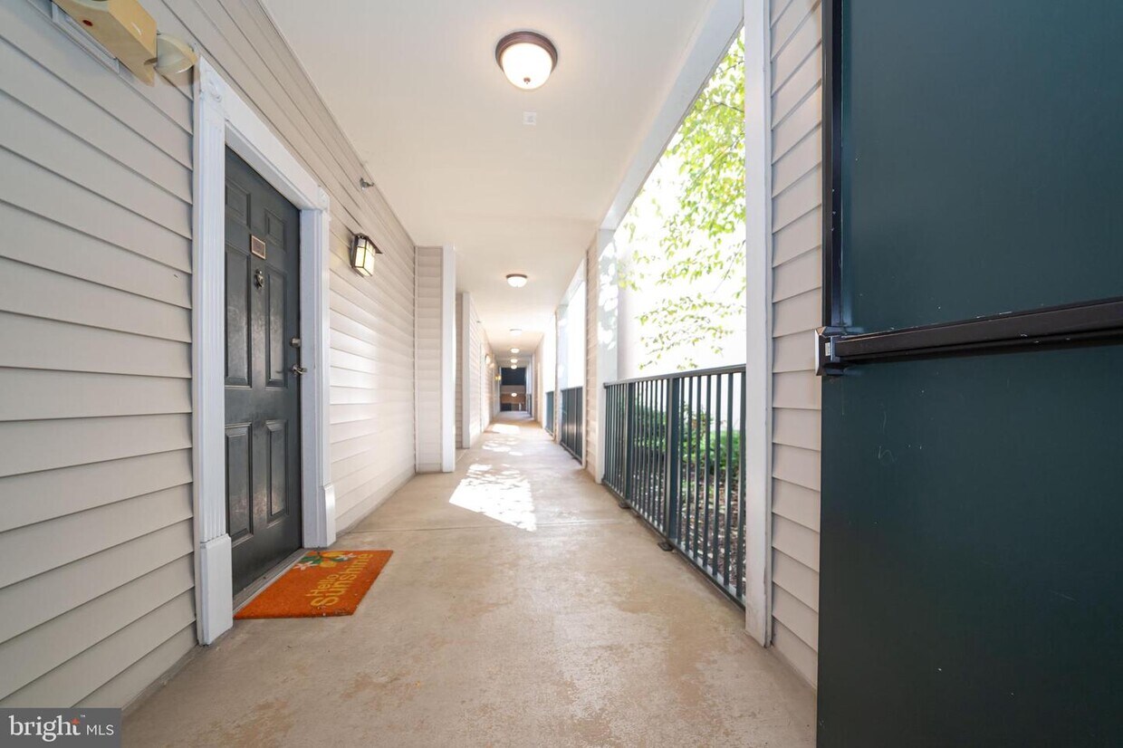 Foto principal - 4862 Eisenhower Ave