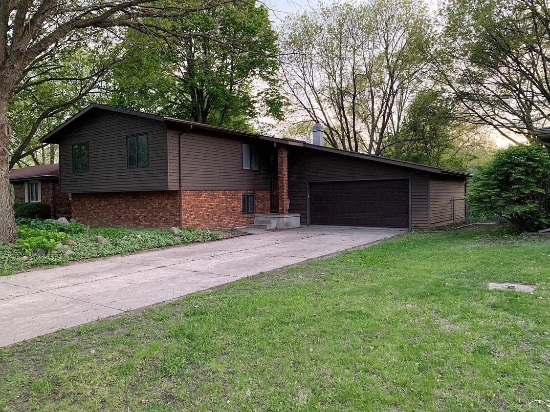 Primary Photo - 516 NW Beechwood St