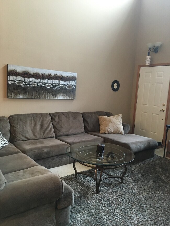 Building Photo - 2 Bedroom Townhome Available in Monticello!