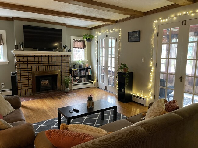 Living Room - 1910 Oneida St