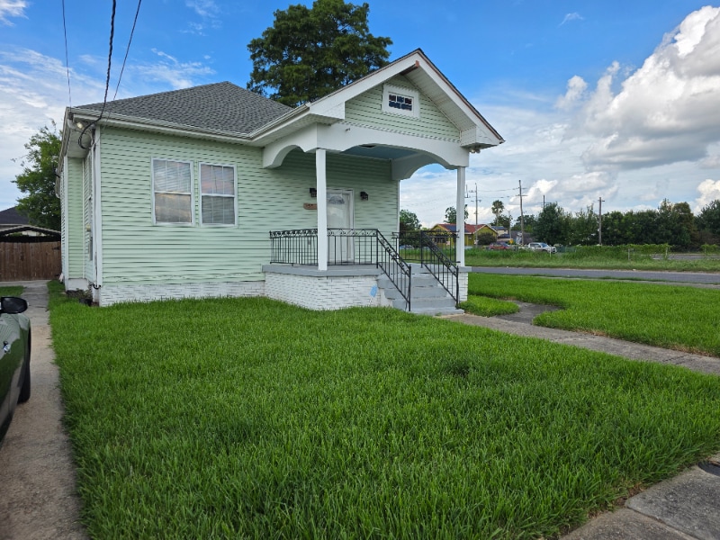 Primary Photo - 2551 Bay St