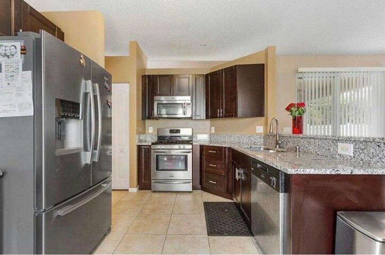 Primary Photo - 10286 Little Mustang Way