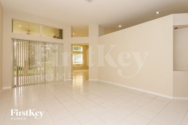 Foto del edificio - 15650 SW 12th St