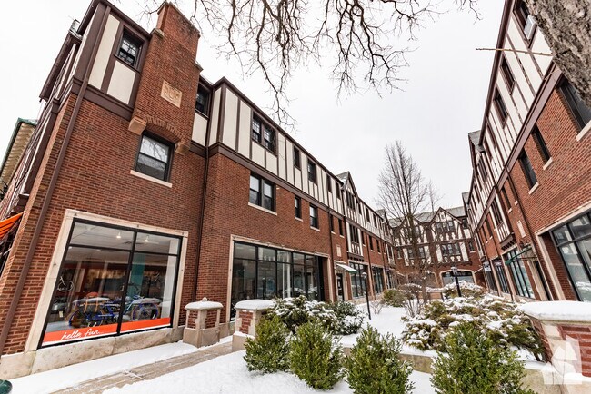 Foto del edificio - 894 Green Bay Rd