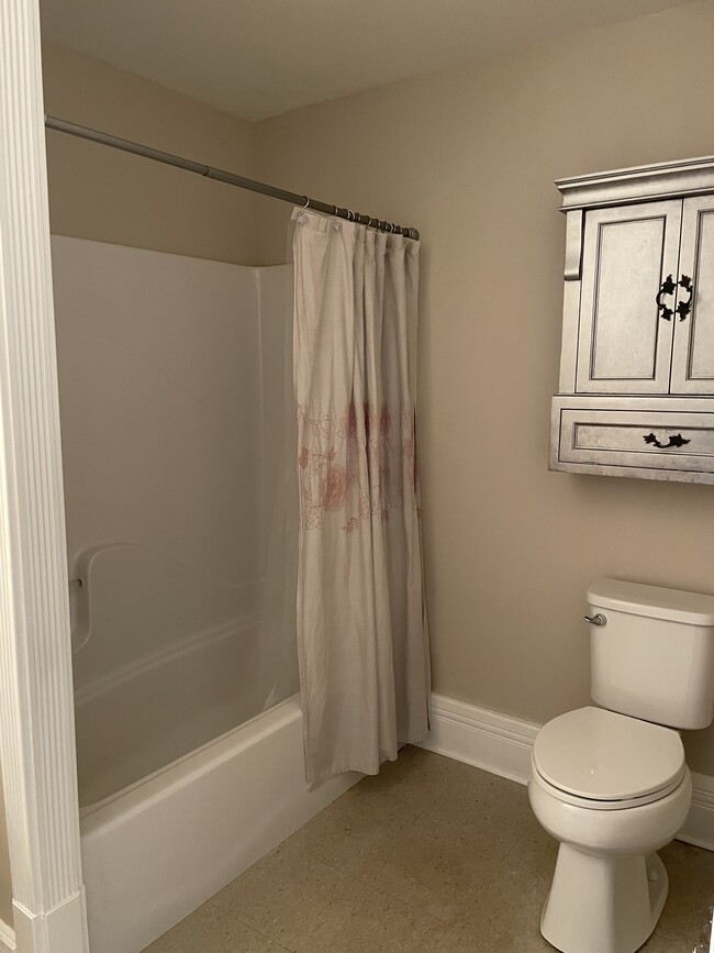Unit 1 bath - 14 Maple St