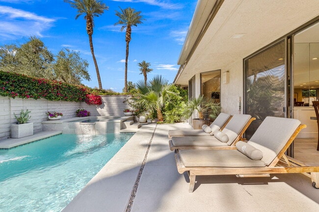 Foto del edificio - 76 Princeton Dr