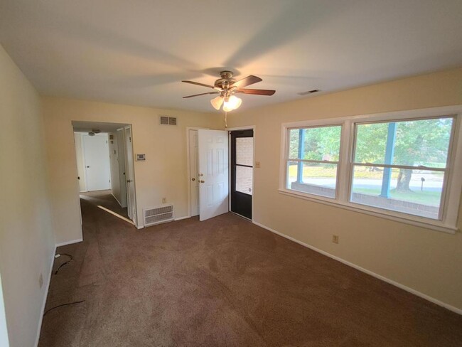 Building Photo - 1392 w SedgeField