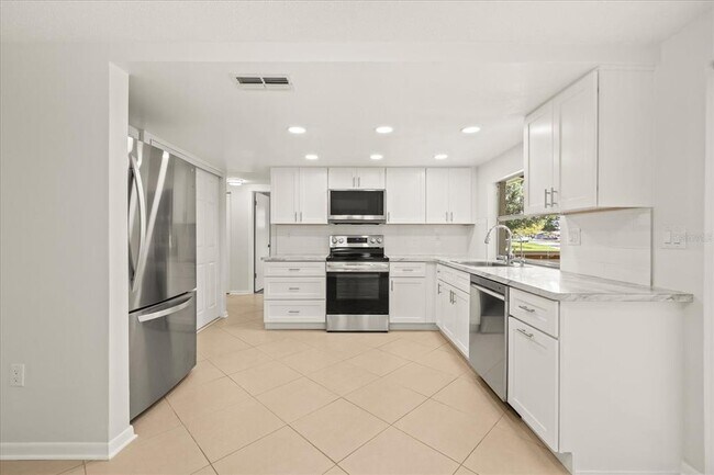 Foto del edificio - 7751 Cherrytree Ln