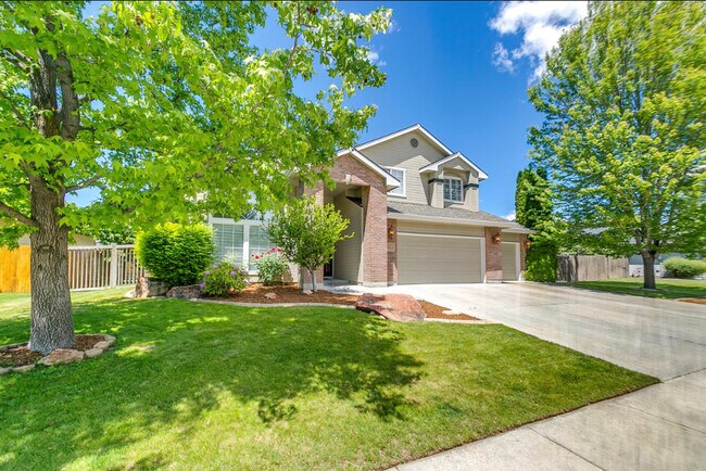 Building Photo - 1823 N Radcliffe Way