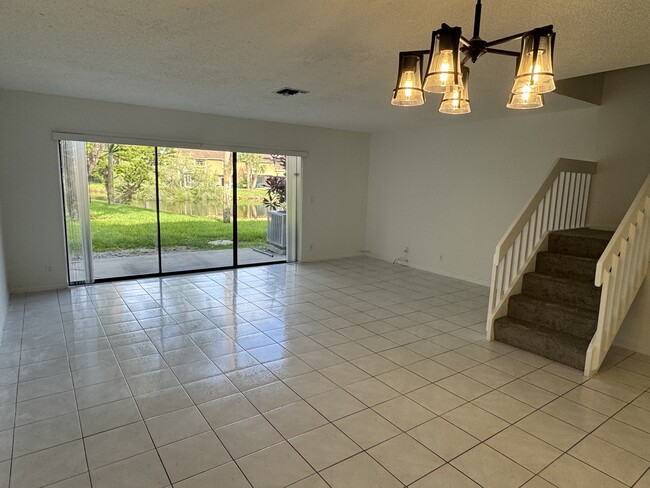Building Photo - 3733 Carambola Cir N