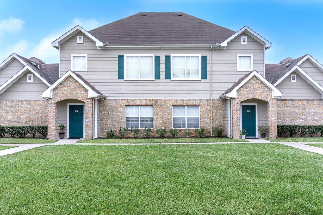 Primary Photo - Town Park Townhomes