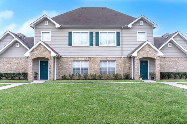 Building Photo - Town Park Townhomes