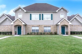 Building Photo - Town Park Townhomes