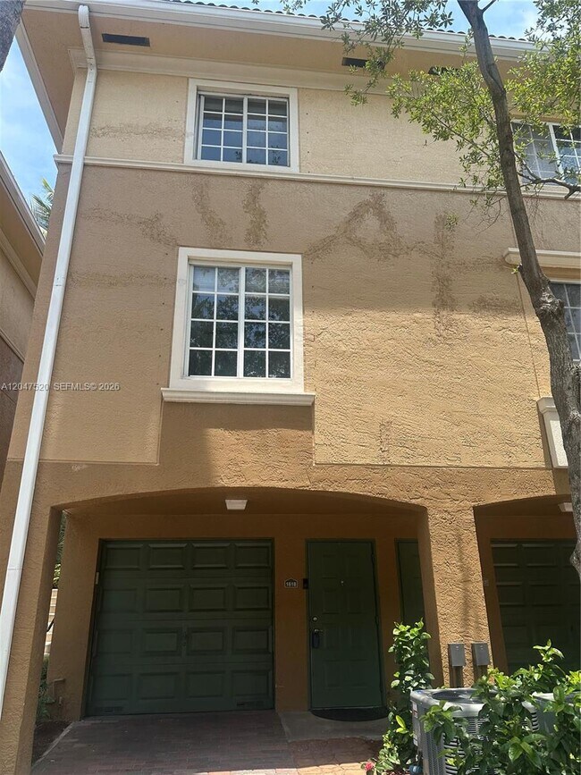 Foto del edificio - 2961 NE 185th St
