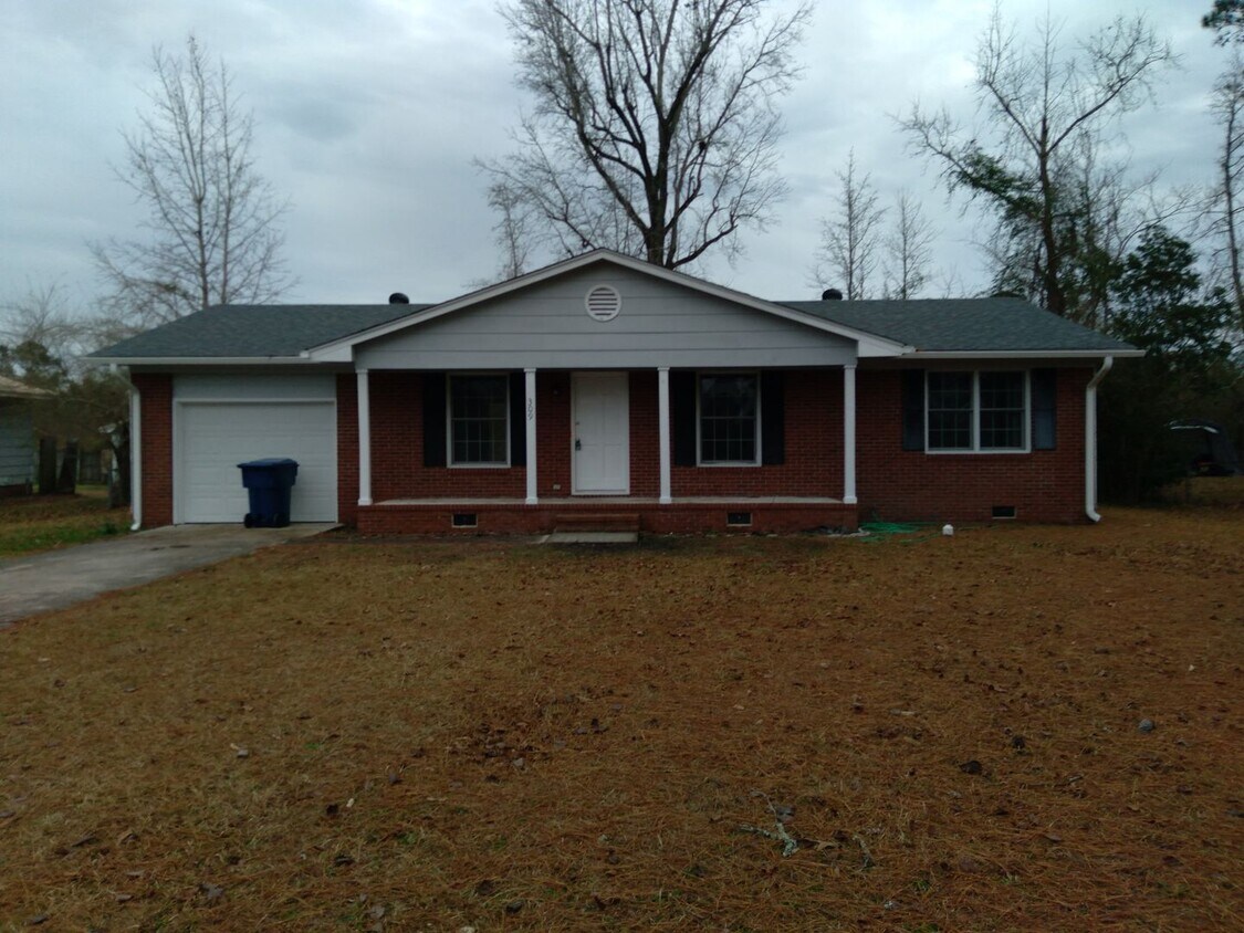 Primary Photo - 3 Bedroom, 1.5 bath house with one car garage