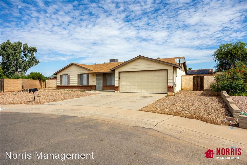 Foto principal - 1232 E Avenida Grande
