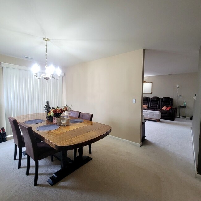 Foto del edificio - 3413 Blue Ridge Dr