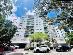 Building Photo - 1750 James Ave