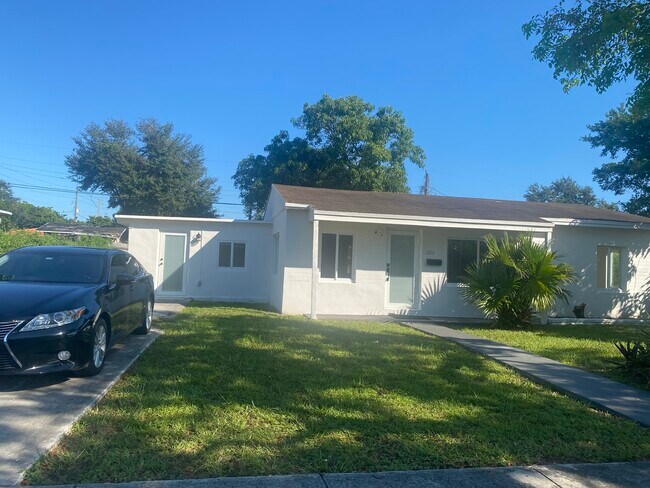 Foto del edificio - 1375 NW 84th Ter