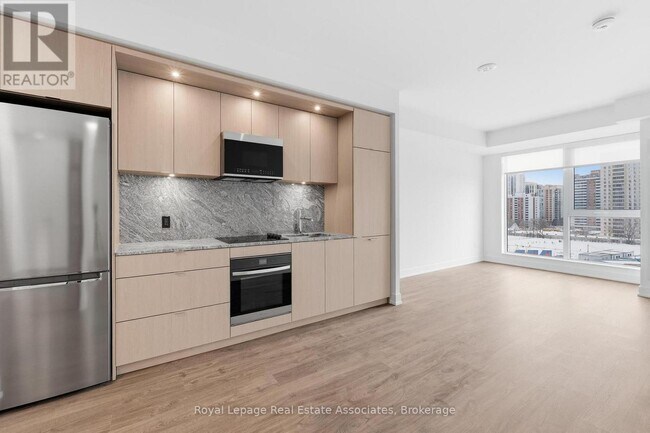 Photo du bâtiment - 25 Cordova Ave