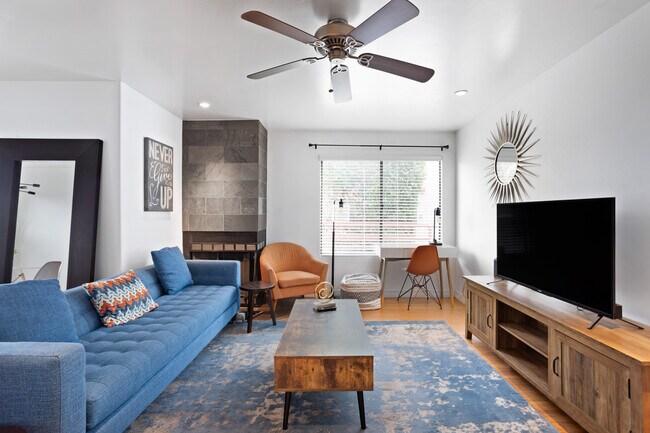 Building Photo - 4850 E Desert Cove Ave