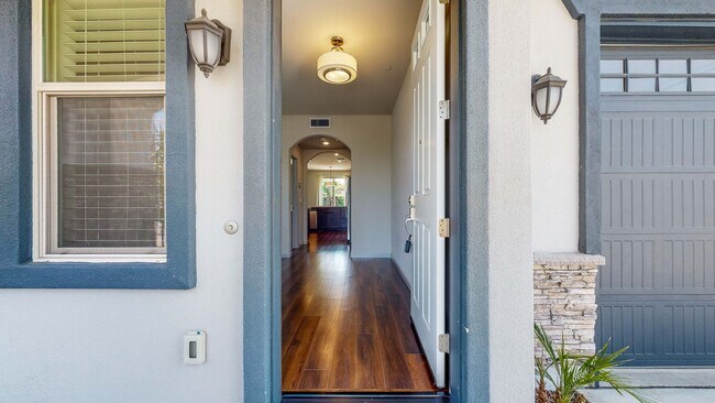 Foto del edificio - PURE Property Management Presents: Modern 4 Bedroom Home in Coffey Park!